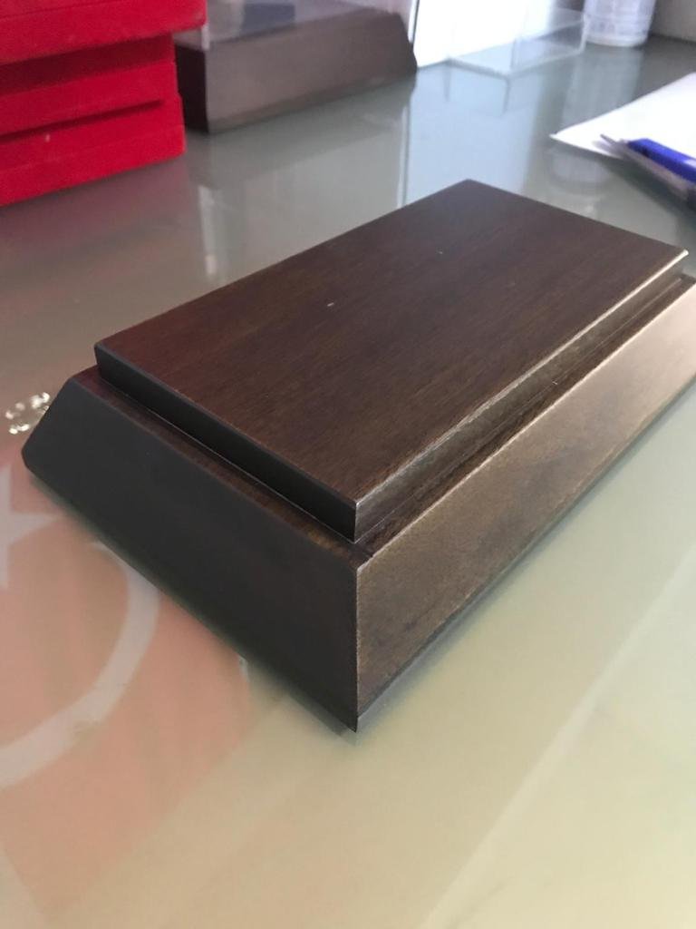 ahşap masa isimliği