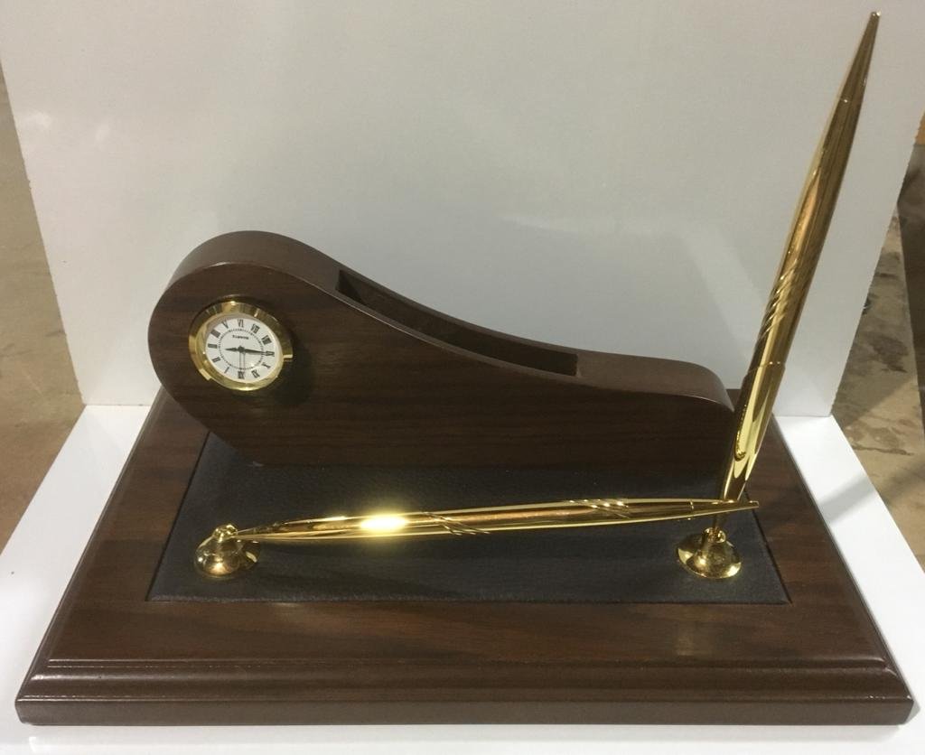 ahşap masa isimlikleri