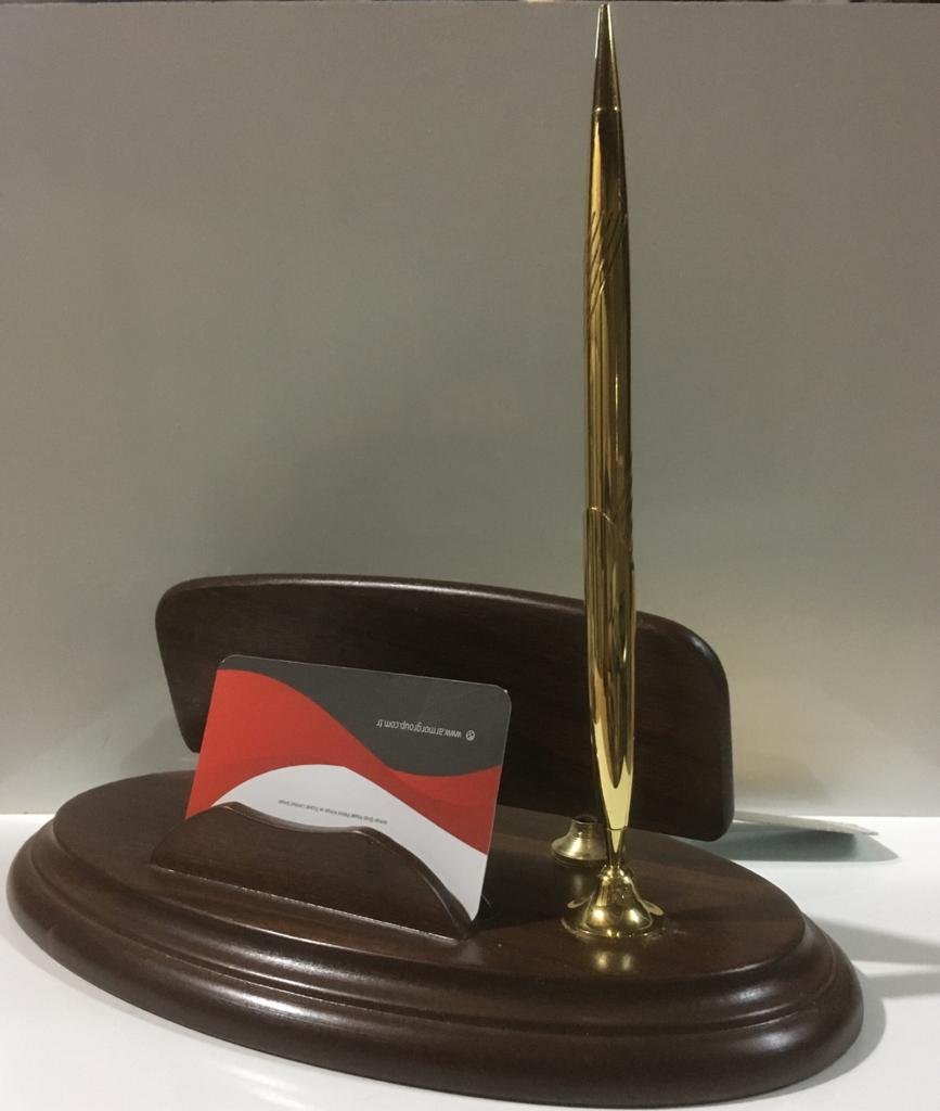 ahşap masa isimlikleri