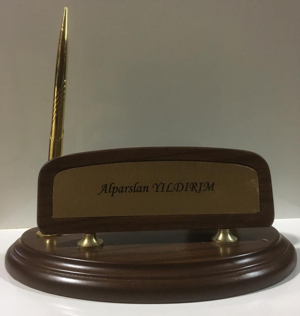 ahşap masa isimlikleri