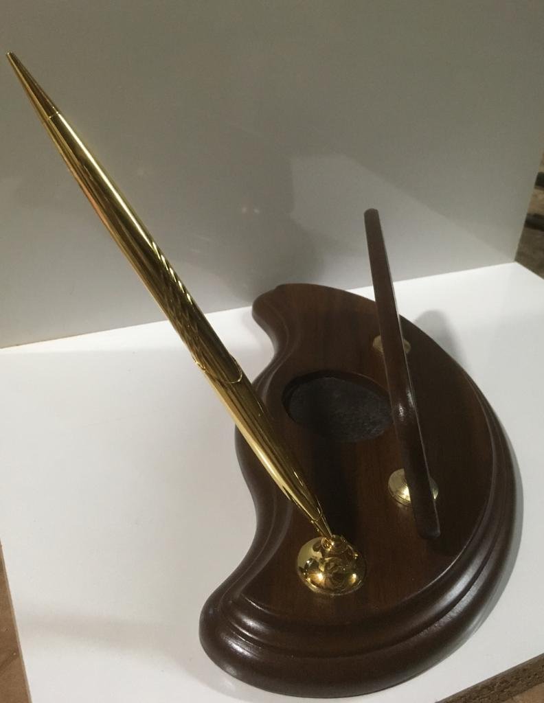 ahşap masa isimlikleri