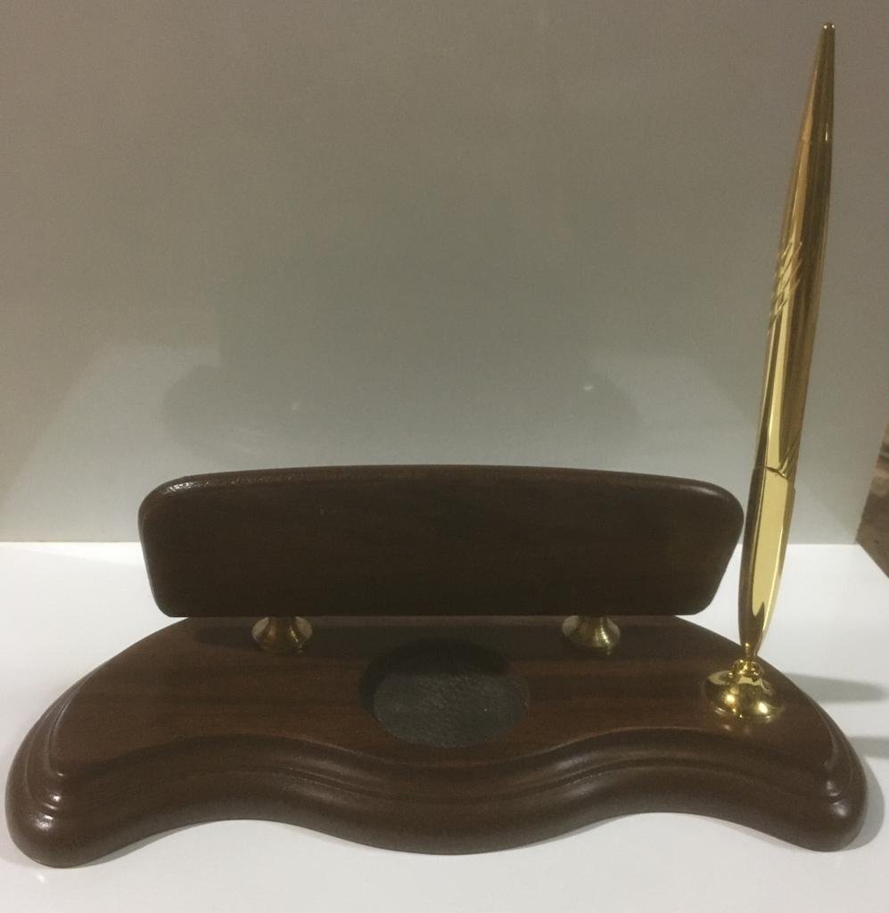 ahşap masa isimlikleri