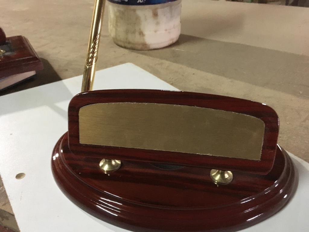 ahşap masa isimlikleri